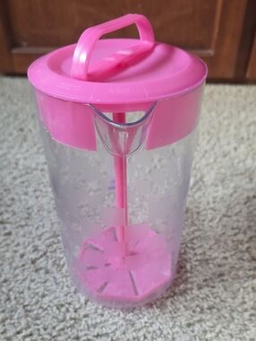 Rare Pampered Chef Pink and Clear 2 qt Pitcher Quick Stir EUC